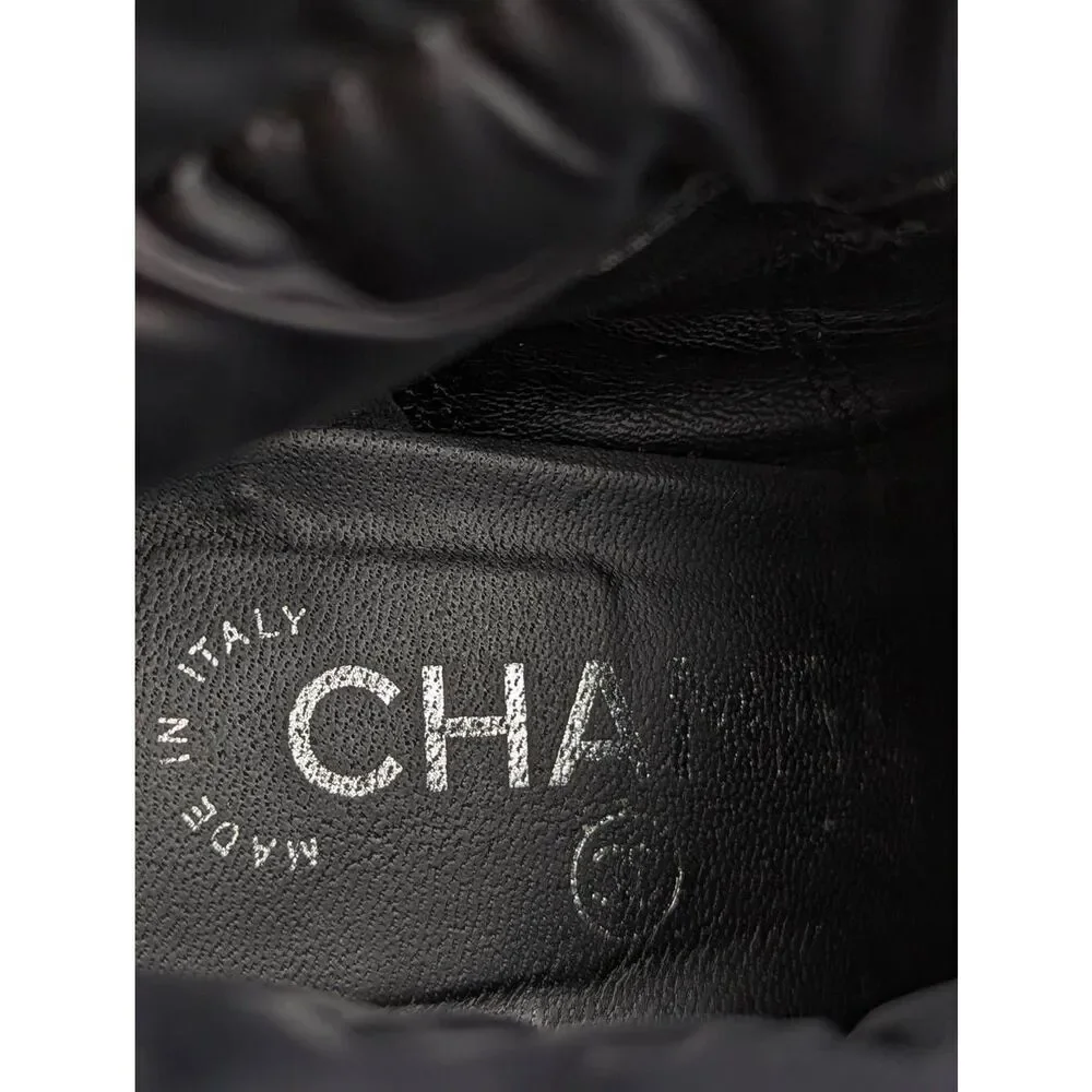 Chanel interlocking CC puffer ankle boots 38.5